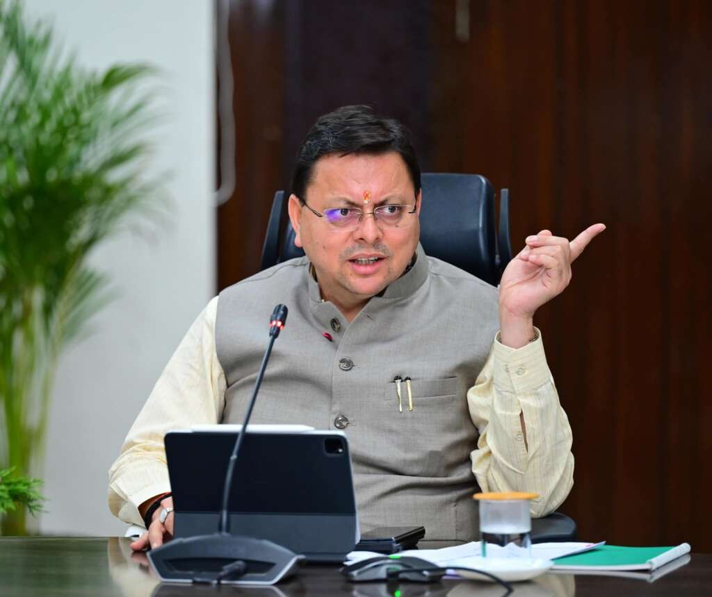 उत्तराखंड: सीएम हेल्पलाइन की समीक्षा बैठक, सीएम ने दिए शिकायतों के समाधान करने के निर्देश