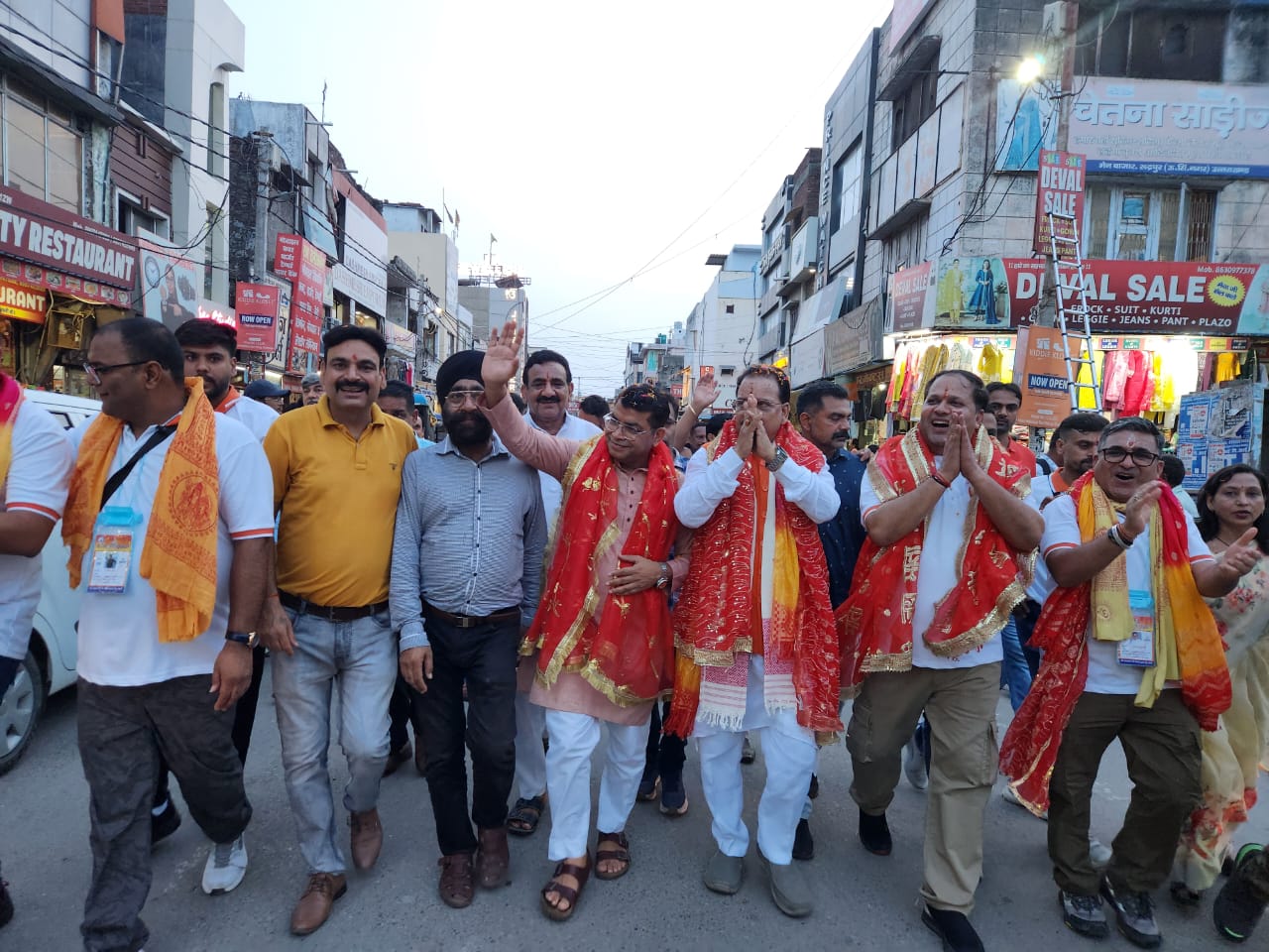 *रुद्रपुर पांच मंदिर से श्री अमरनाथ की यात्रा के लिये सांसद अजय भट्ट ने जत्था को किया रवाना! मंगलमय यात्रा के लिये दी शुभकामनायें* 
