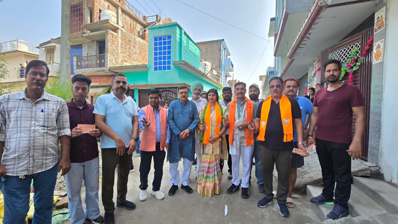 पंचायत का विकास बीजेपी का सपना – चौधरी     वार्ड 14 कुरैया सीट से भाजपा प्रत्याशी कोमल चौधरी ने भमरोला रामनगर में किया जनसंपर्क