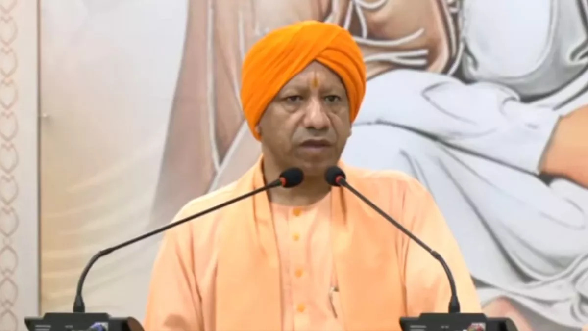 *मुख्यमंत्री योगी आदित्यनाथ धर्मांतरण पर गंभीर, बोले- सरकार कर रही है सख्त कार्रवाई, आप भी सजग रहें*