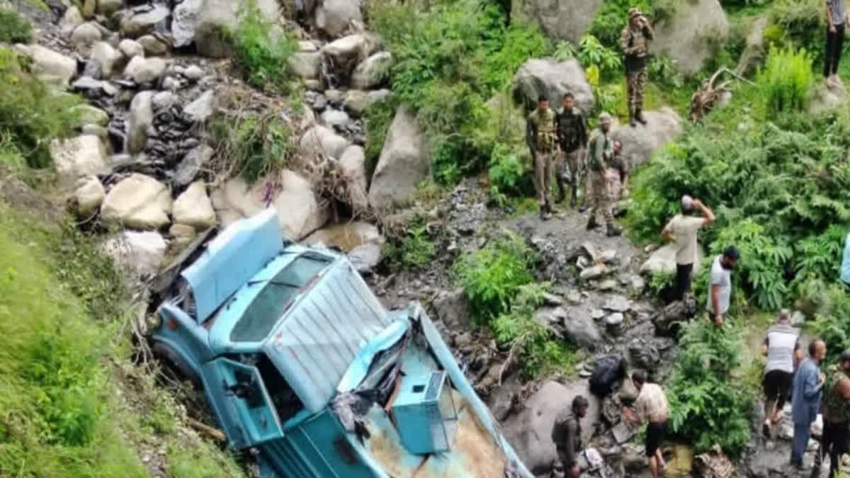 *_जम्मू-कश्मीर के पुंछ में सड़क दुर्घटना में सेना के पांच जवान घायल_*