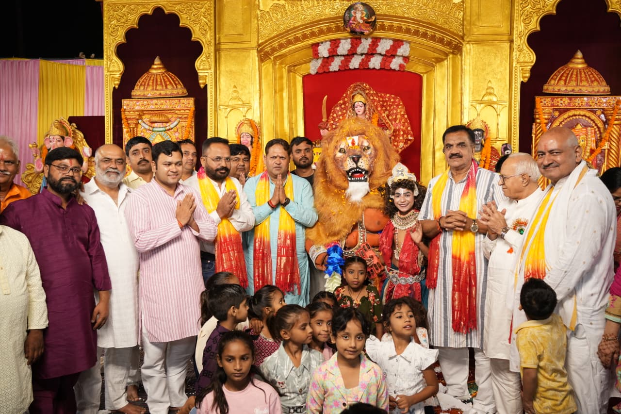 माता की चौकी में भजनों पर झूमे श्रद्धालु  – महापौर विकास शर्मा को किया गया सम्मानित
