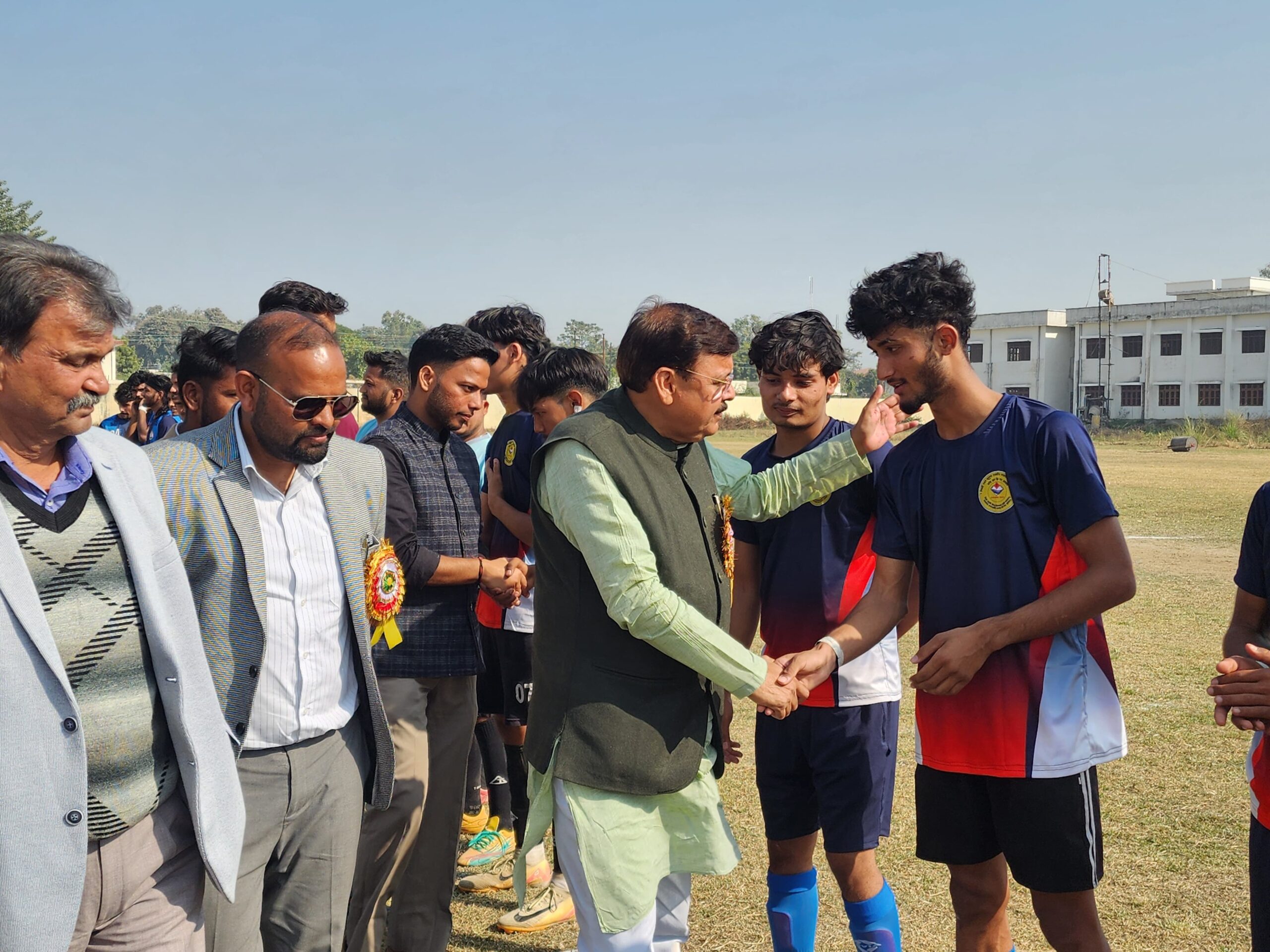 खेल न केवल शारीरिक क्षमता बढ़ाते हैं, बल्कि अनुशासन, टीम भावना और नेतृत्व के गुण भी विकसित करते हैं  –  राजेश शुक्ला