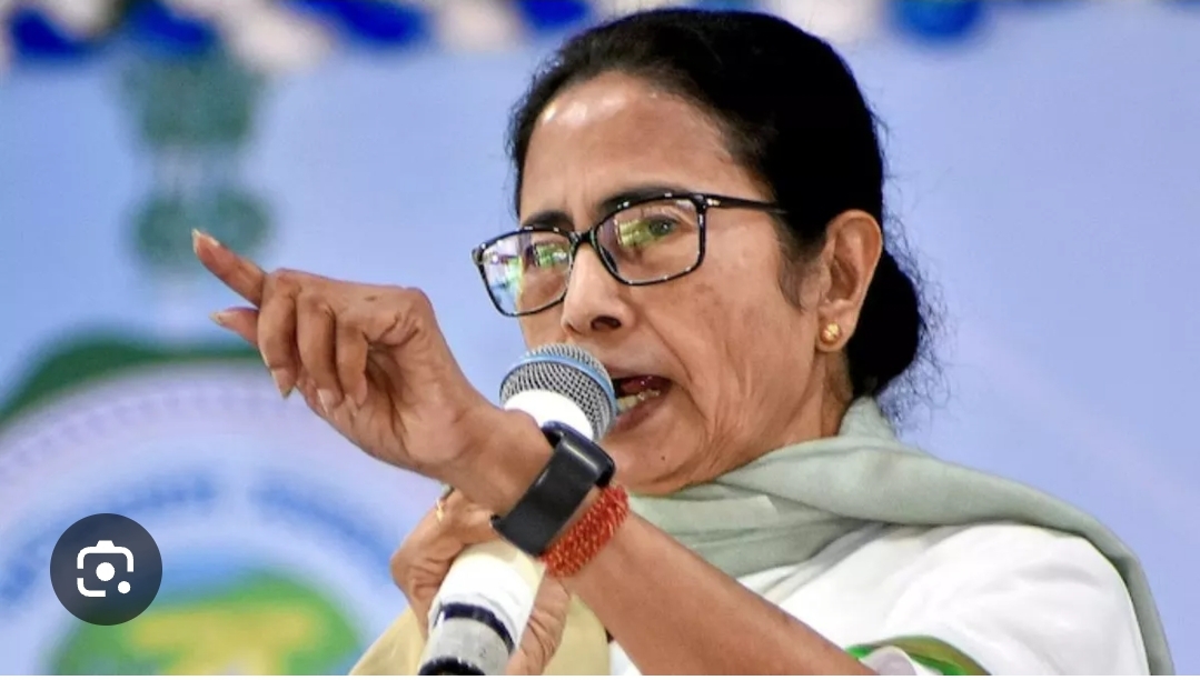 *_SIR’ पर ममता की दहाड़, कहा- बंगाल को नहीं बनने देंगे डिटेंशन कैंप; मृतक परिजनों को मुआवजे का एलान_*