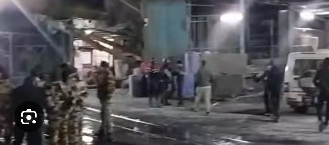 *_चमोली THDC टनल हादसा: टीबीएम साइट पर आपस में टकराई दो ट्रॉलियां, हादसे में 88 मजदूर घायल_*