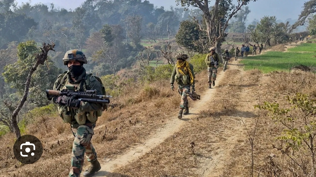 *_’किश्तवाड़ के जंगलों में जैश के आतंकी घिरे’! ड्रोन और खोजी कुत्तों की मदद से सेना का सर्च ऑपरेशन जारी_*