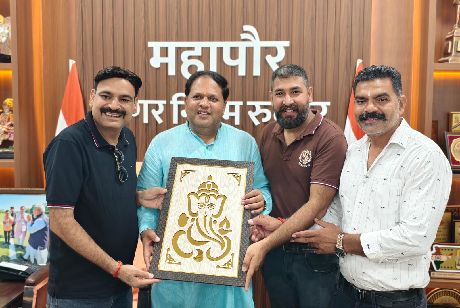 बंद कट खुलवाने पर व्यापार मंडल ने महापौर को किया सम्मानित  – व्यापारियों ने कहा- जनता की पीड़ा समझकर महापौर ने उठाया सराहनीय कदम