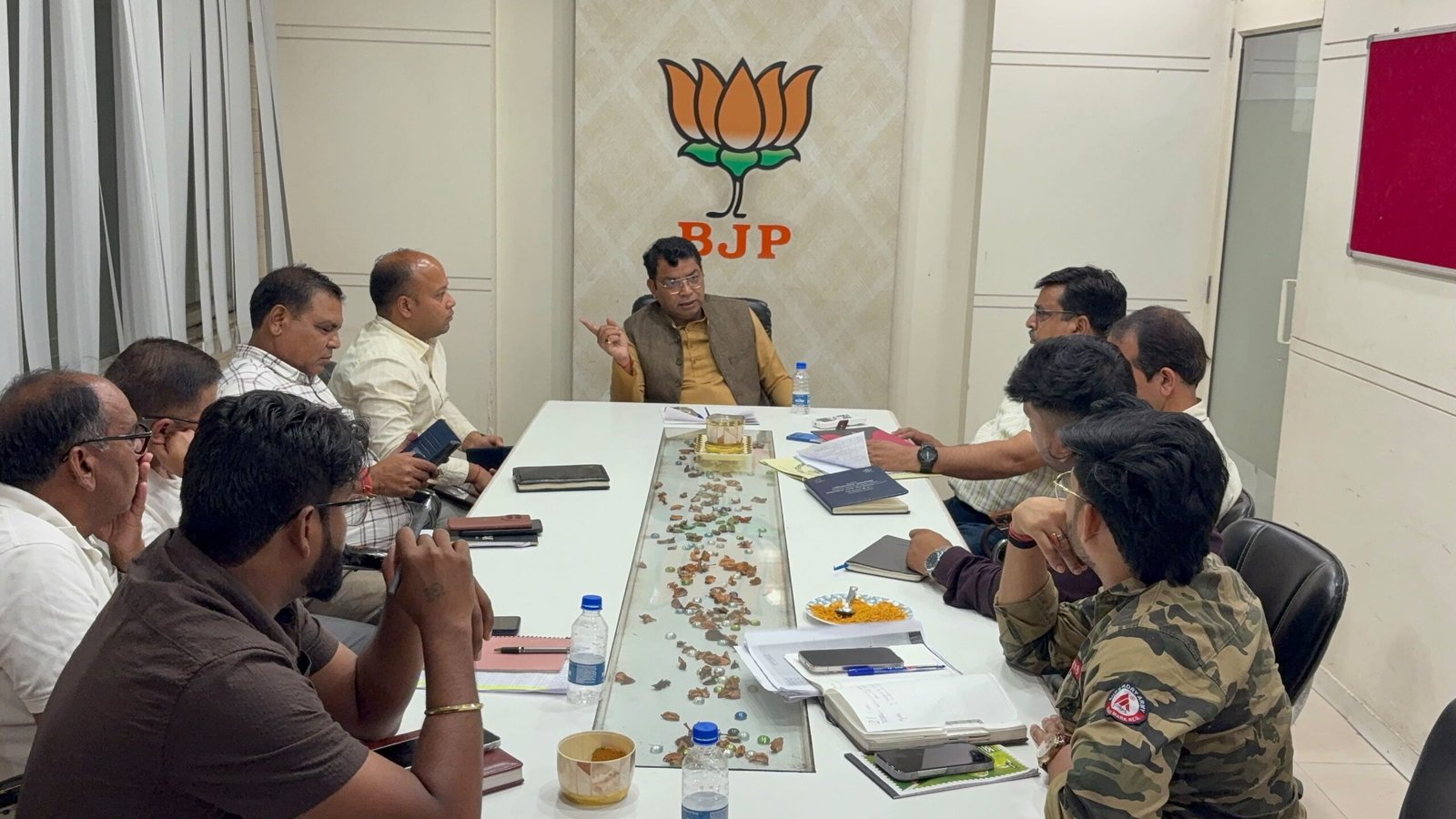 *5 अगस्त से चलेगा काशीपुर बाईपास रोड पर अतिक्रमण हटाओ अभियान*  *विधायक शिव अरोरा ने अपने कार्यालय पर पीडब्ल्यूडी, जल संस्थान, विद्युत विभाग के अधिकारियो के साथ की महत्वपूर्ण बैठक*  *विधायक शिव अरोरा ने व्यापारियो से अतिक्रमण हटाओ अभियान मे प्रशासन का सहयोग करने की अपील*